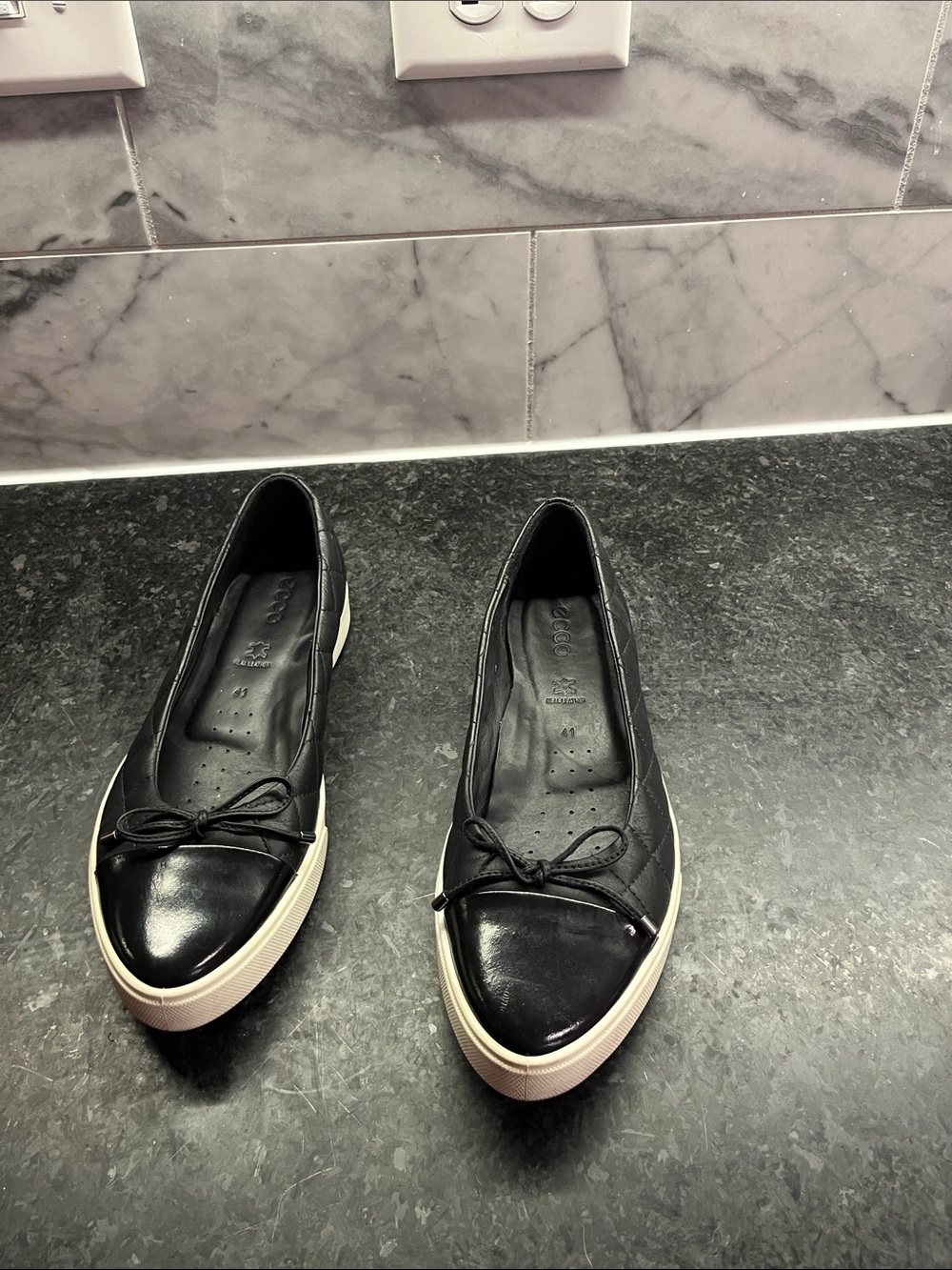 LADIES Gently Worn ECCO FLATS LEATHER SHOES